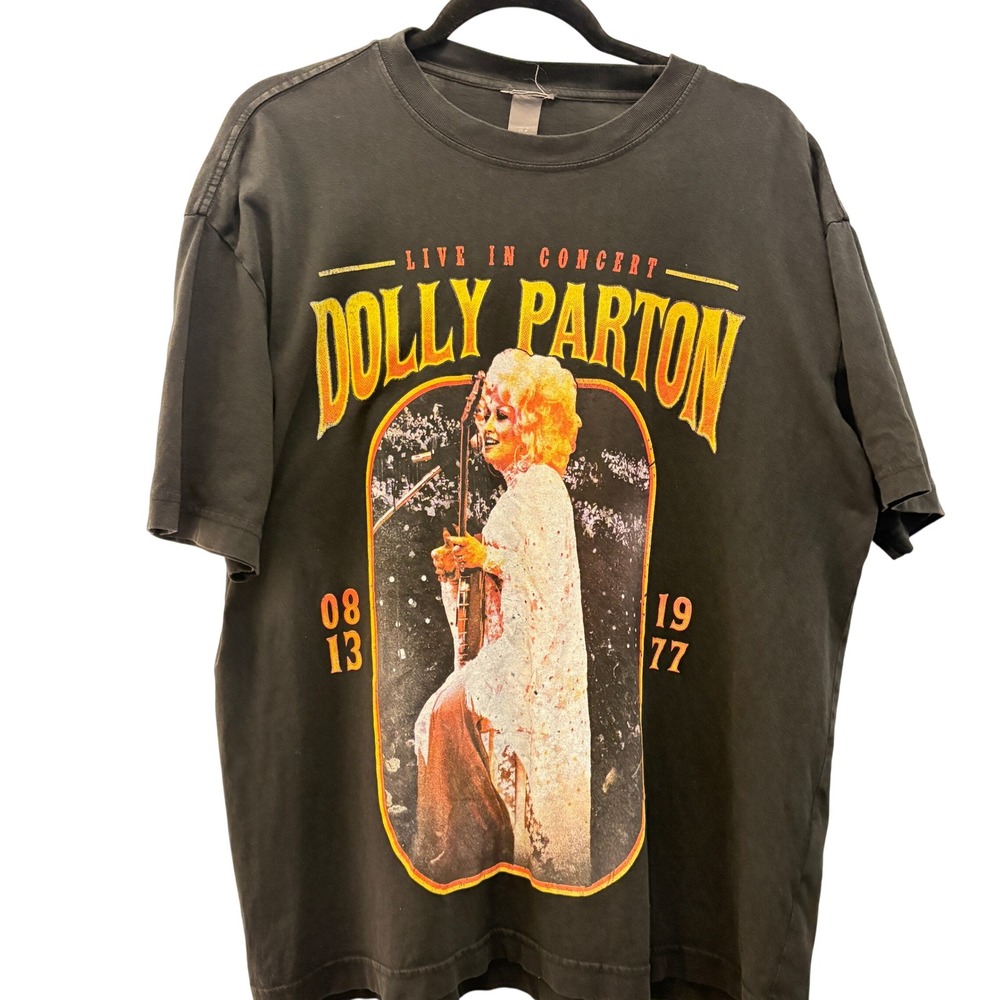 Dolly Parton Live In Concert 1977 Graphic T-Shirt Faded Black Medium Countrycore
